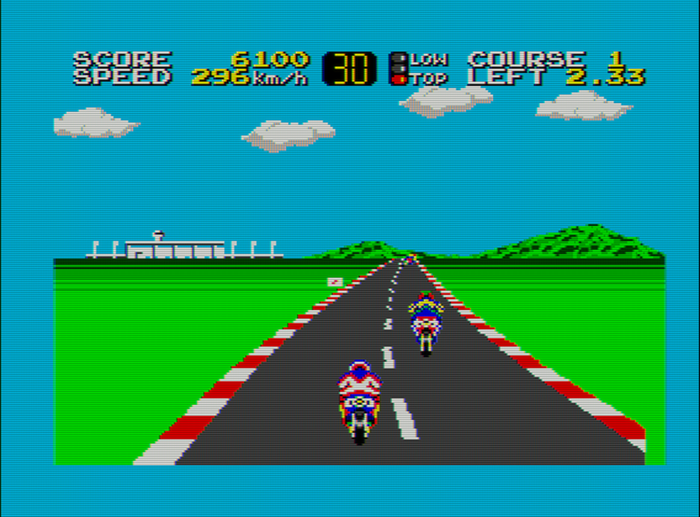 Captura del juego Hang-On de Master System. En ella una moto intenta adelantar a otra en carretera.