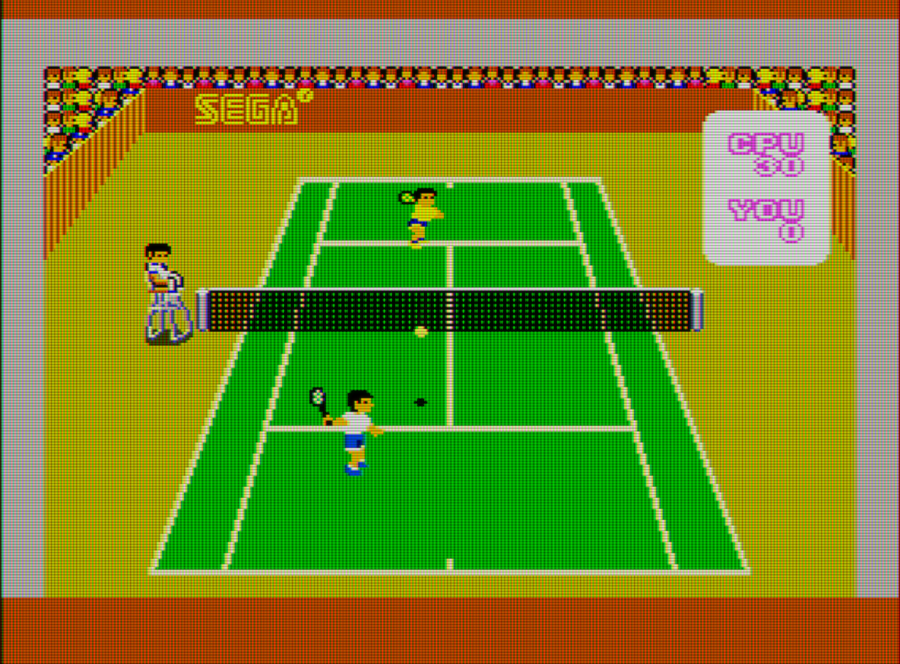 Captura del videojuego Super Tenis. En ella se ve un campo de tenis de color verde. En la mitad inferior el jugador blanco está a punto de rematar la pelota. En la superior el jugador amarillo se acerca a la red.